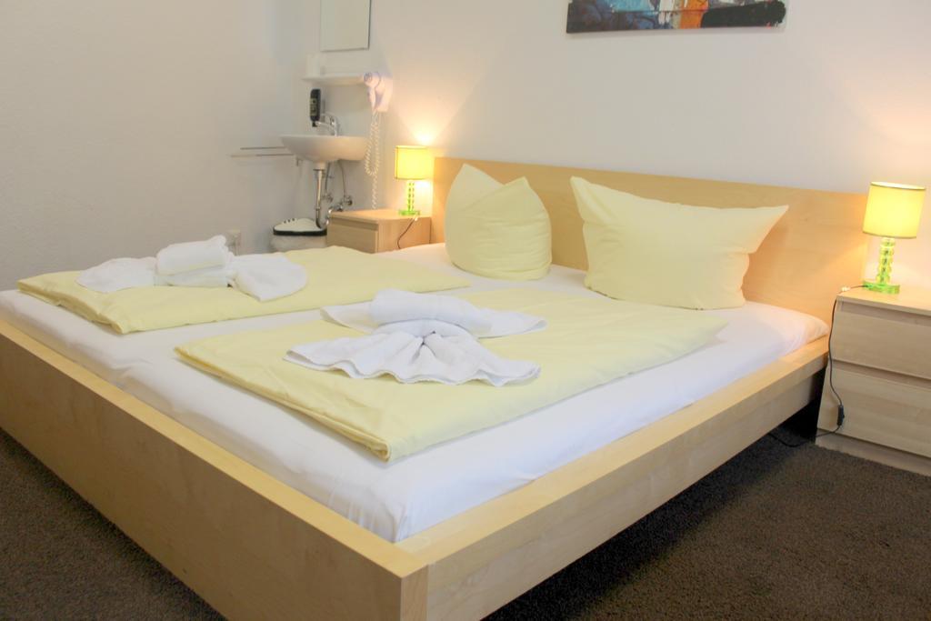 Pension Central Hostel Берлин Екстериор снимка