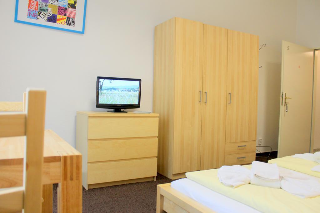 Pension Central Hostel Берлин Екстериор снимка