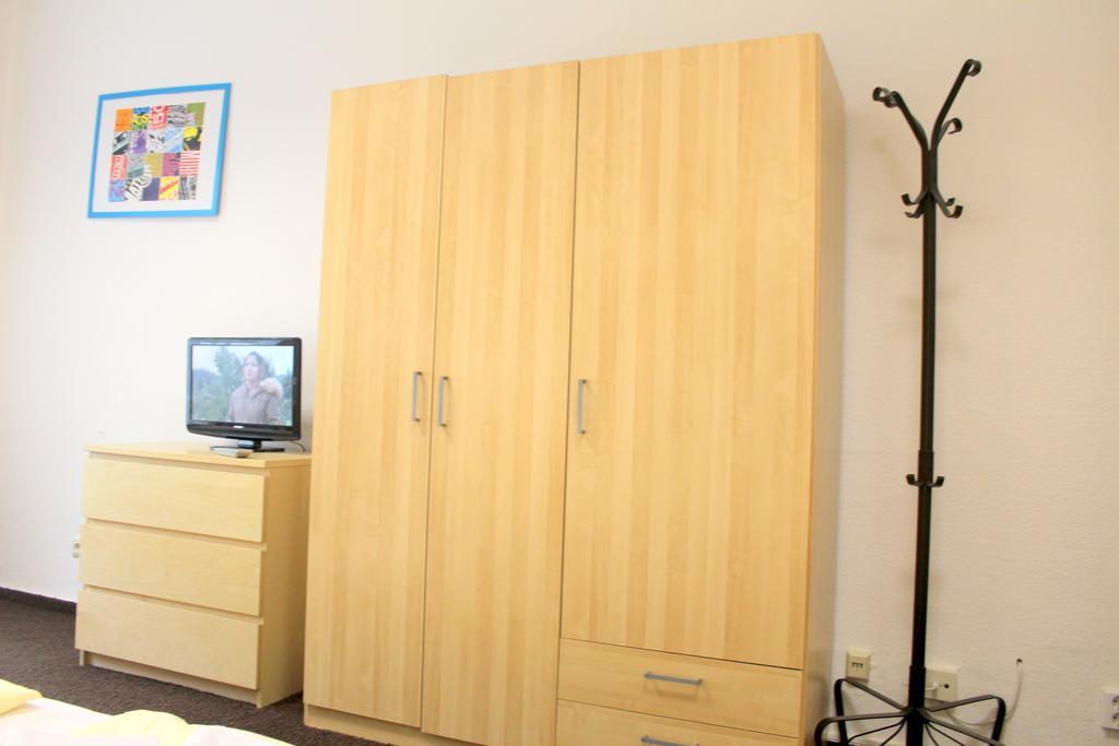 Pension Central Hostel Берлин Екстериор снимка