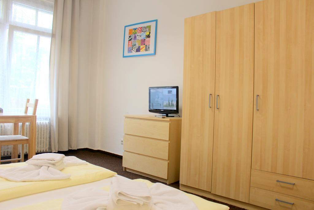 Pension Central Hostel Берлин Екстериор снимка