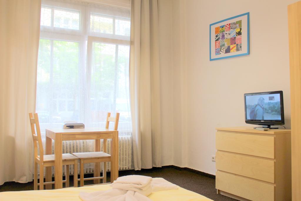 Pension Central Hostel Берлин Екстериор снимка