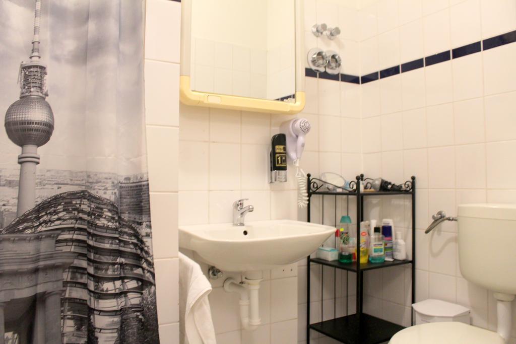 Pension Central Hostel Берлин Екстериор снимка