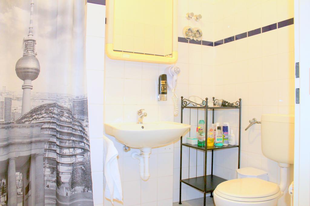 Pension Central Hostel Берлин Екстериор снимка