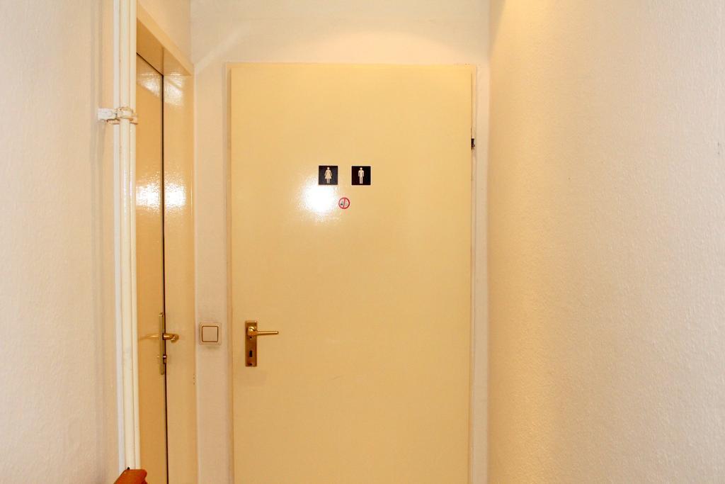 Pension Central Hostel Берлин Екстериор снимка