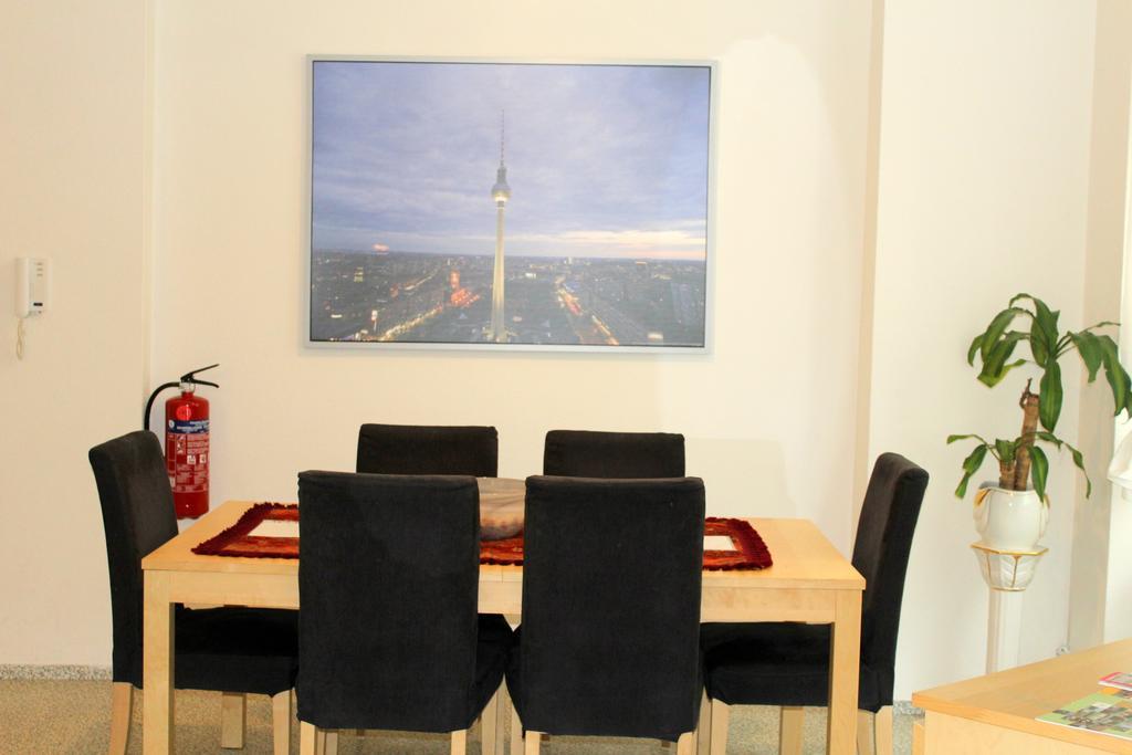 Pension Central Hostel Берлин Екстериор снимка