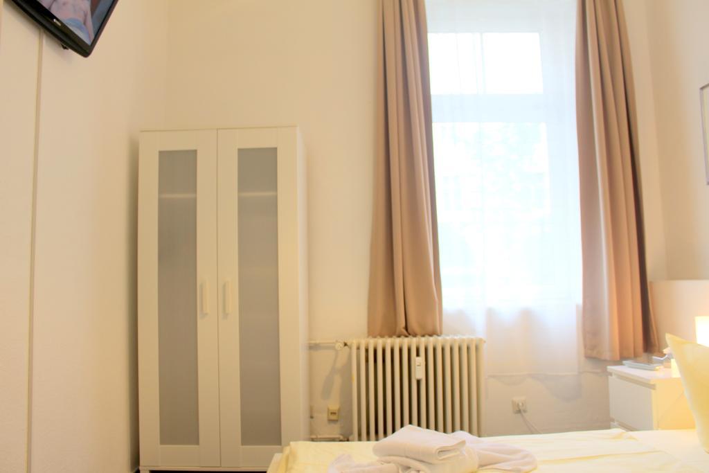 Pension Central Hostel Берлин Екстериор снимка