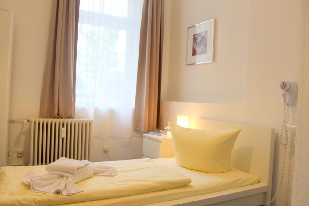 Pension Central Hostel Берлин Екстериор снимка