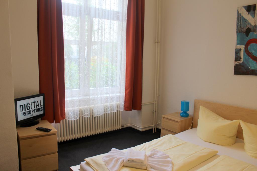Pension Central Hostel Берлин Екстериор снимка