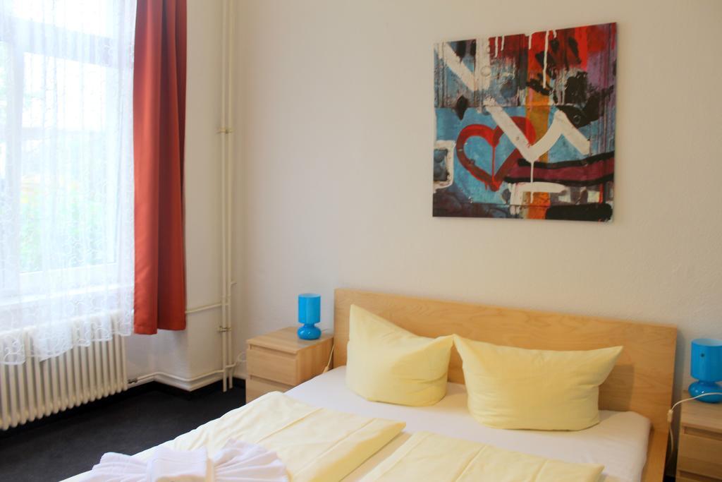 Pension Central Hostel Берлин Екстериор снимка