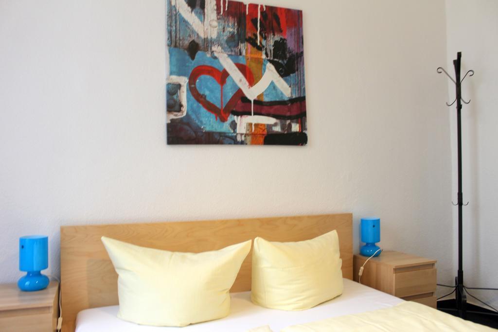 Pension Central Hostel Берлин Екстериор снимка