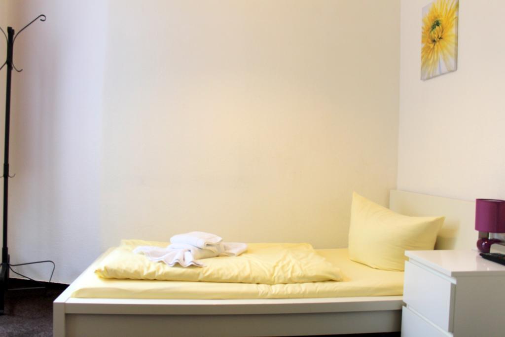 Pension Central Hostel Берлин Екстериор снимка