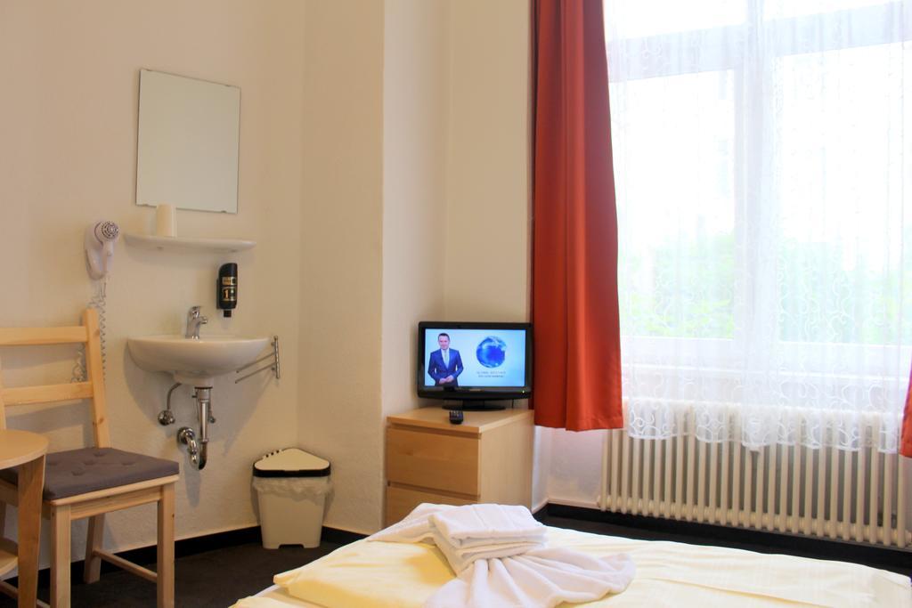 Pension Central Hostel Берлин Екстериор снимка